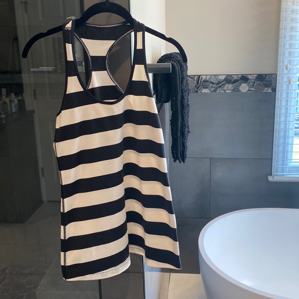 EUC lululemon b&w striped tank top size 8